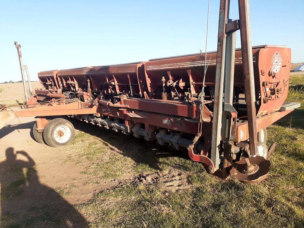 Sembradora Apache 9000, 25 Líneas a 35, año 2003, Discos NUE