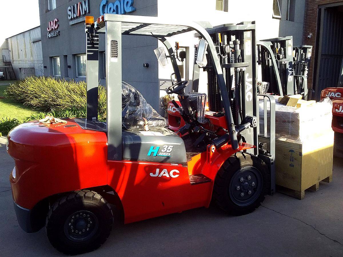 Autoelevador JAC 3 TN Motor Xinchai Diésel TT4500