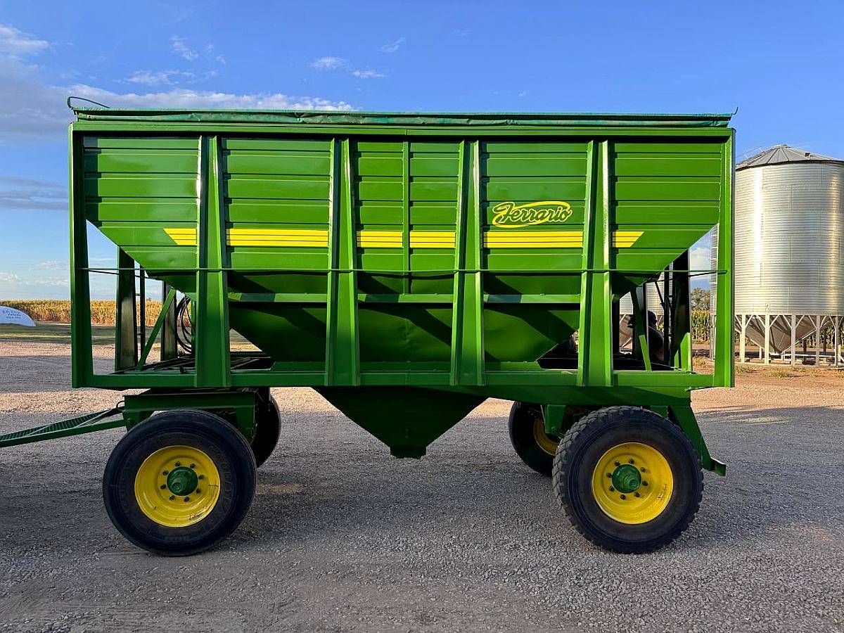 Vendo Tolva Fertilizadora Semillera Ferrario 14 M3