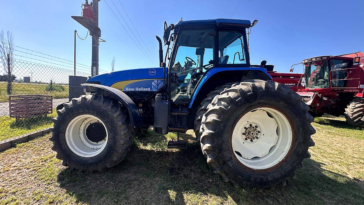 New Holland TM 7030 año 2012