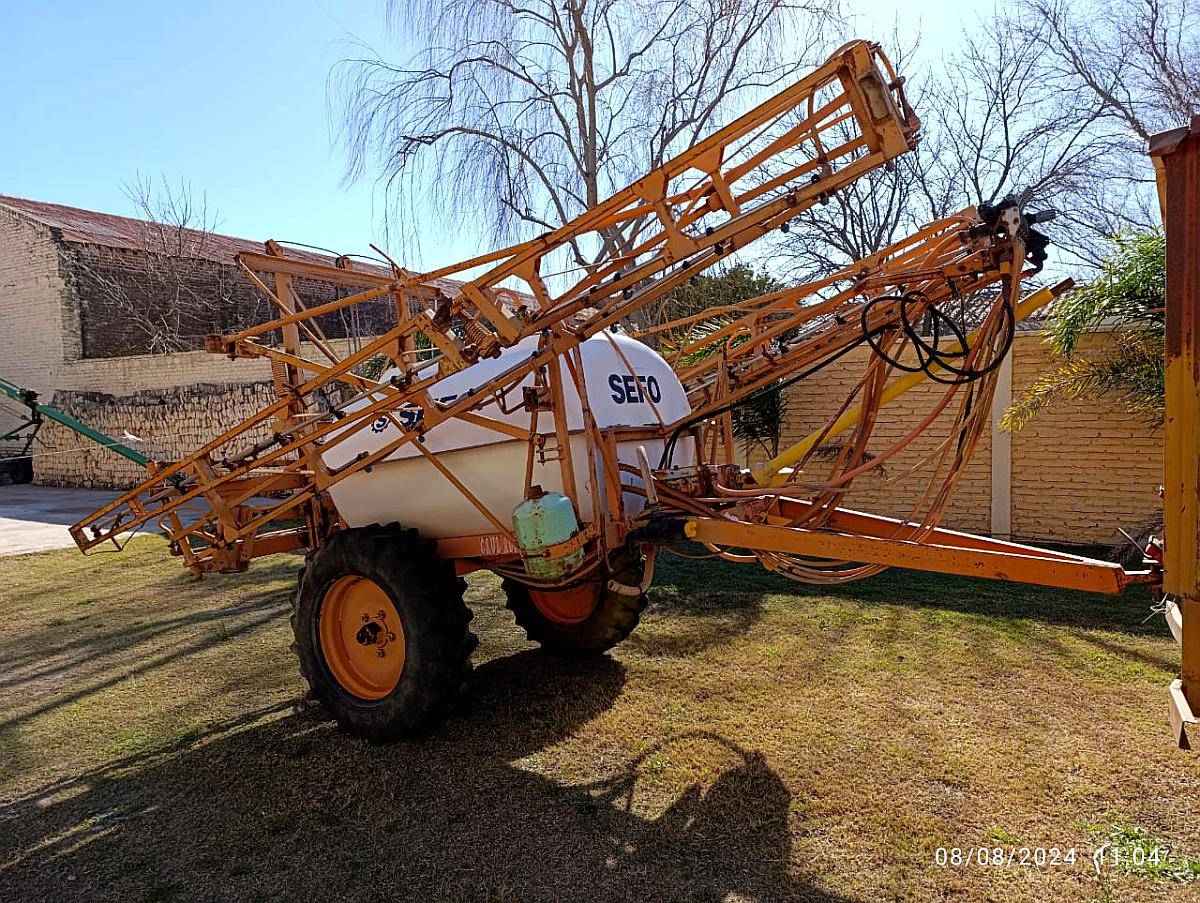 Pulverizador de Arrastre de 2000 Lts. Marca Sefo.