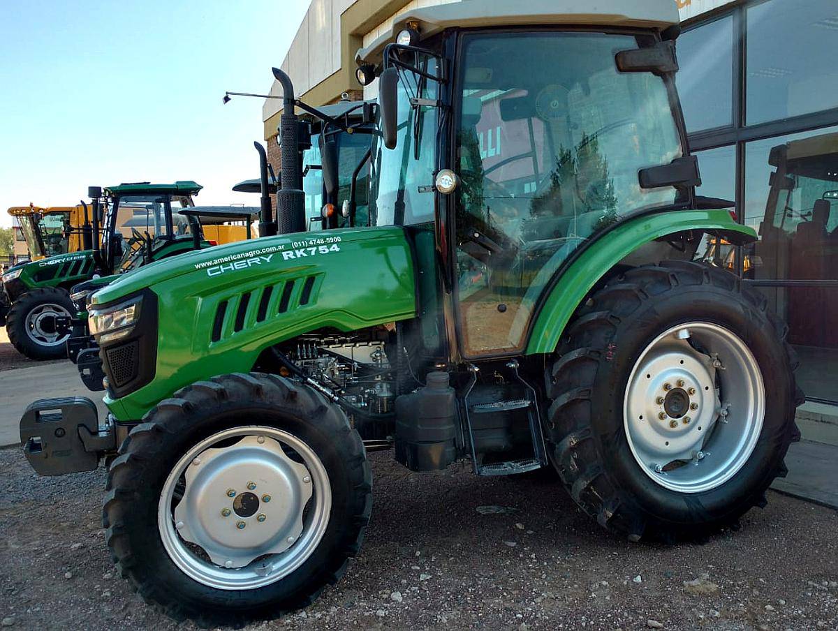 Tractor Chery Modelo RK 754.