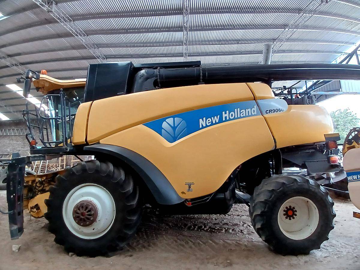 Cosechadora New Holland CR9060 Usada - Patona
