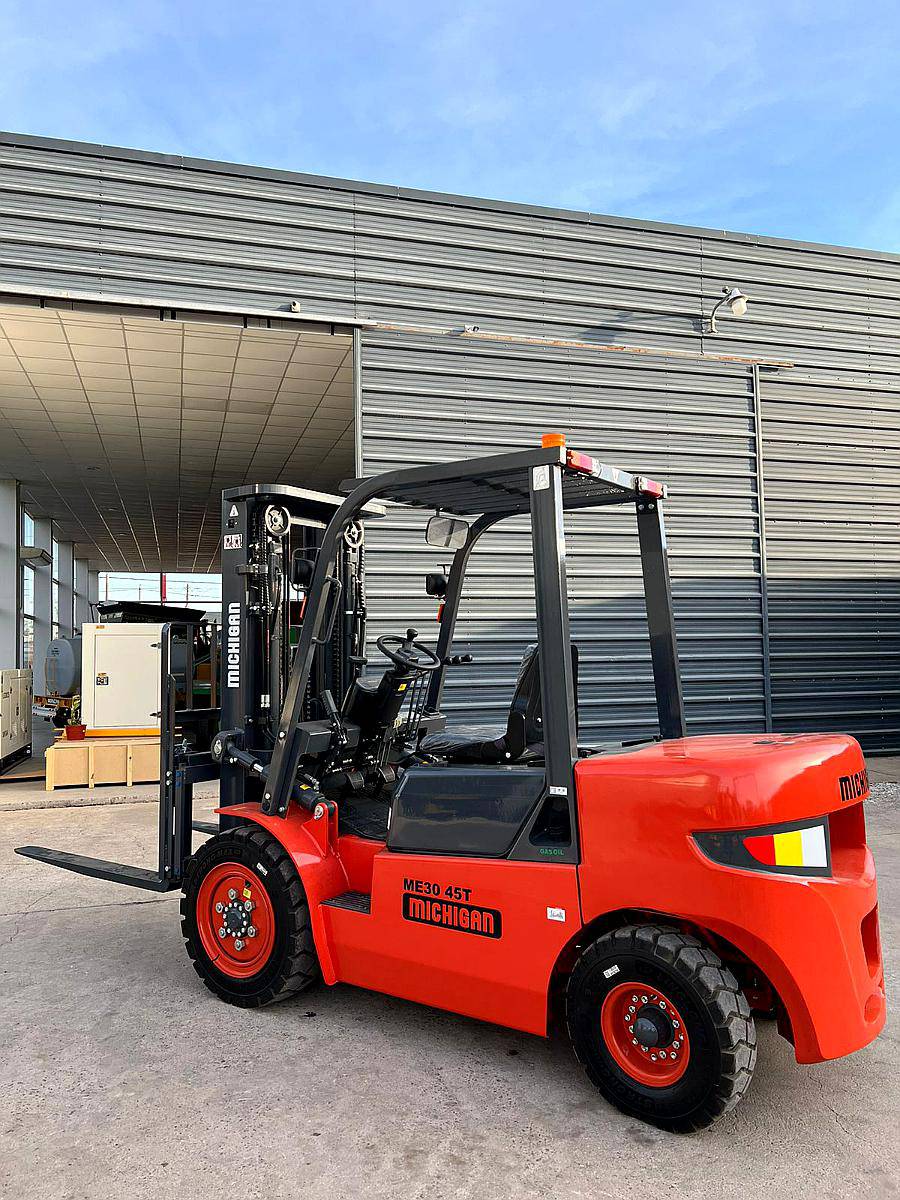 Elevador Michigan Me30-45t 3 TN. 4,5 Mts.