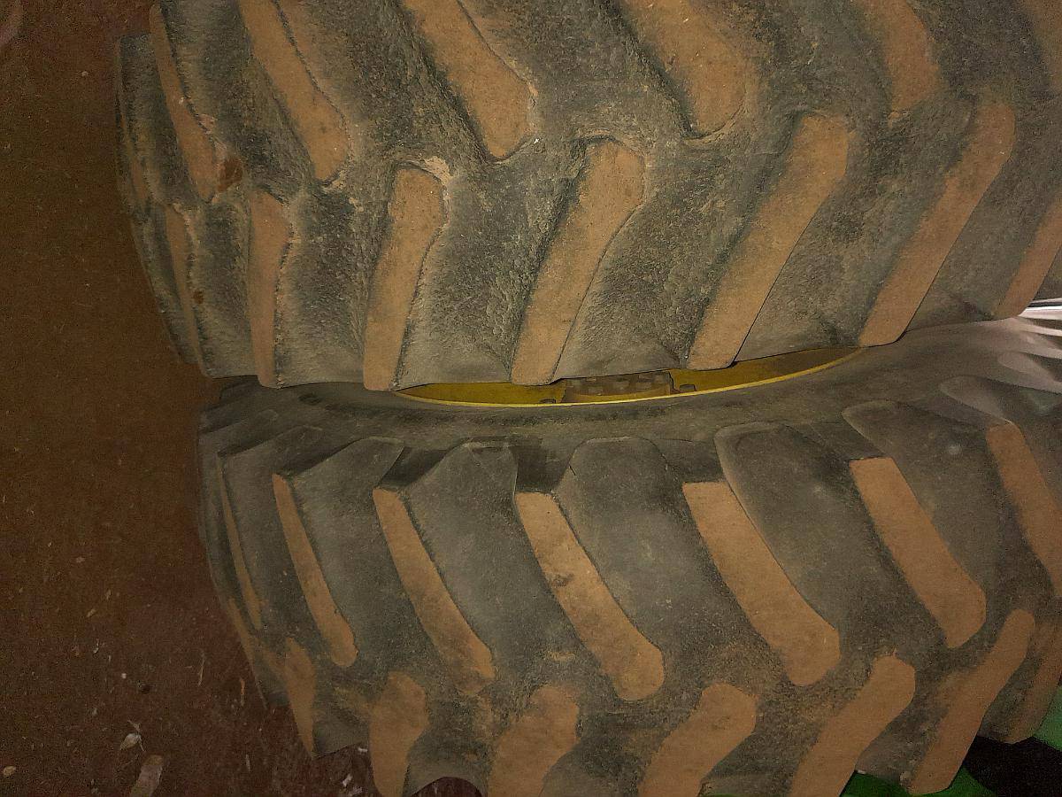 Vendo Cubiertas Varias Medidas 20-8-42/ 20-8-38/ 23.1.30