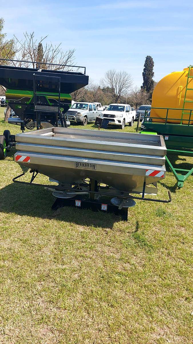 Fertilizadora 2750/3000/3500/3750/4000l Vortex Bernardin