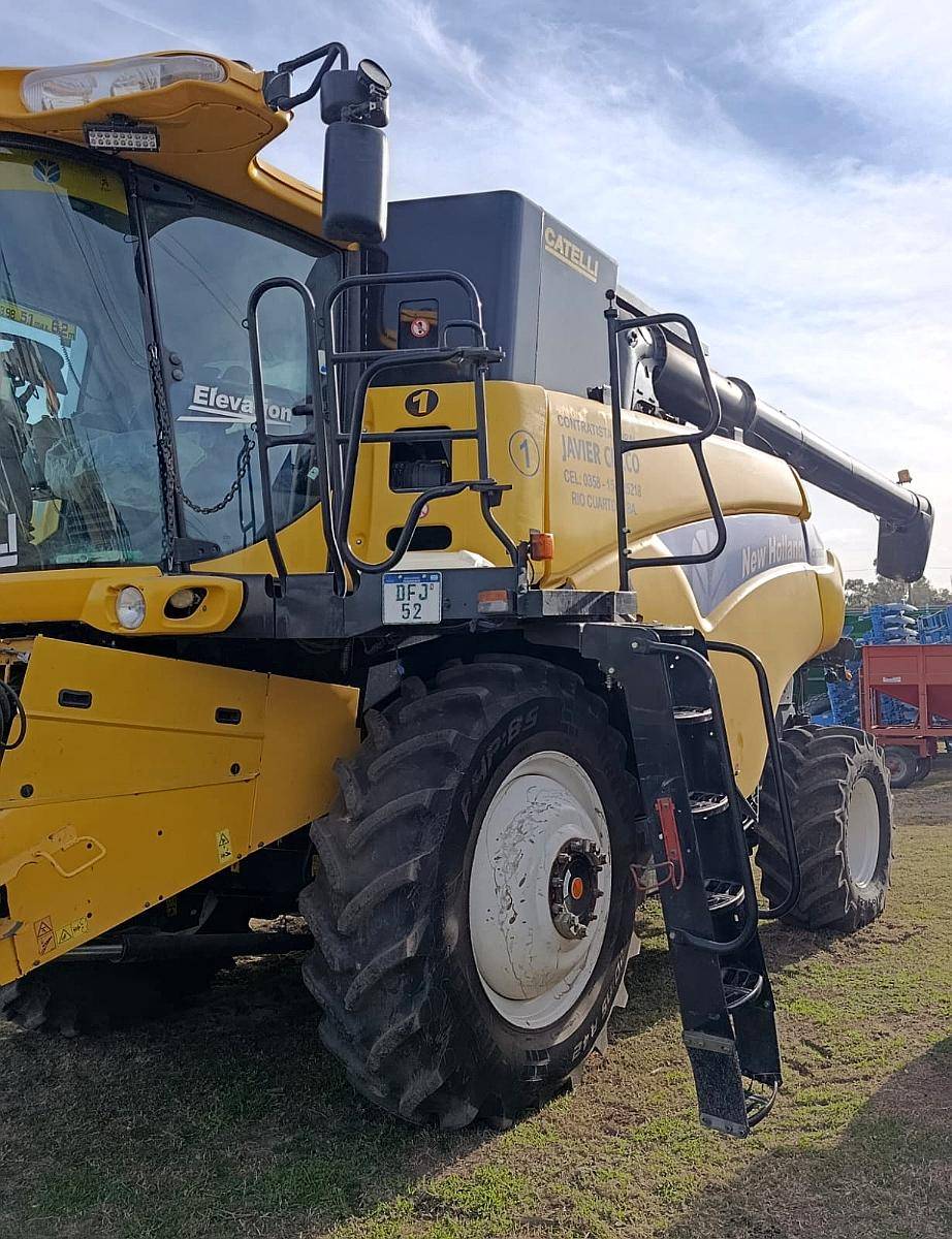 New Holland CR 9060