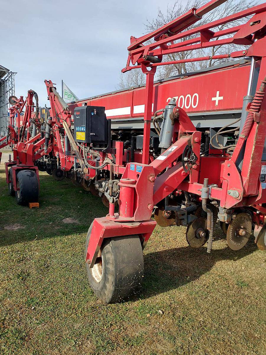 Sembradora Apache 27000 22 Surcos a 52 CM. Matermac y Bosch