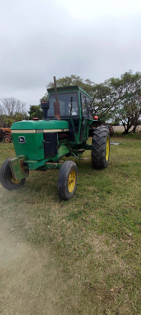 Tractor John Deere 3350.