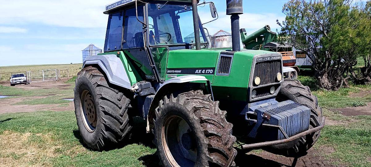 Deutz Fahr AX 4.170 con 24.5x32 Cabina Full