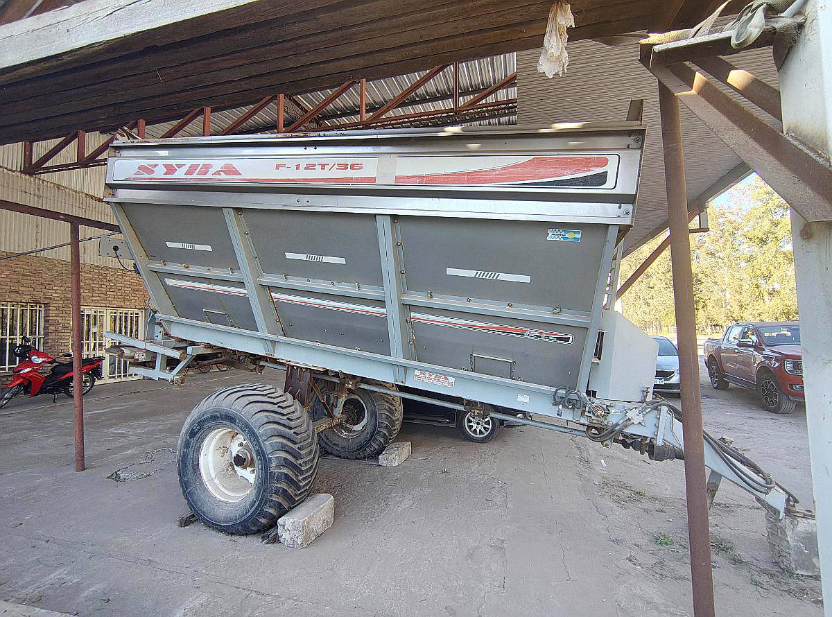 Fertilizadora Syra F12T/36 2010 Alto Despeje