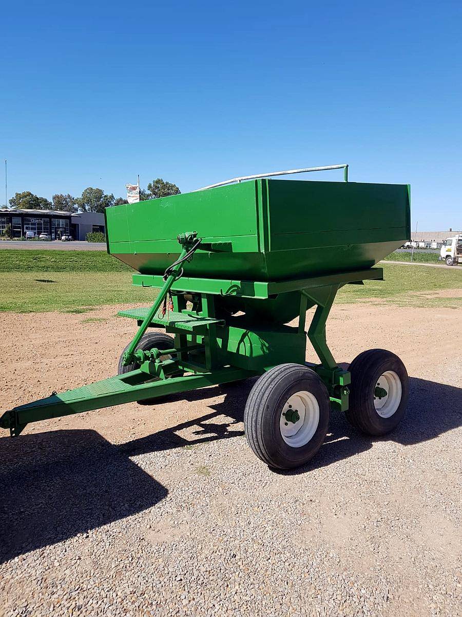 Fertilizadora de 3.000 Kg Reparada