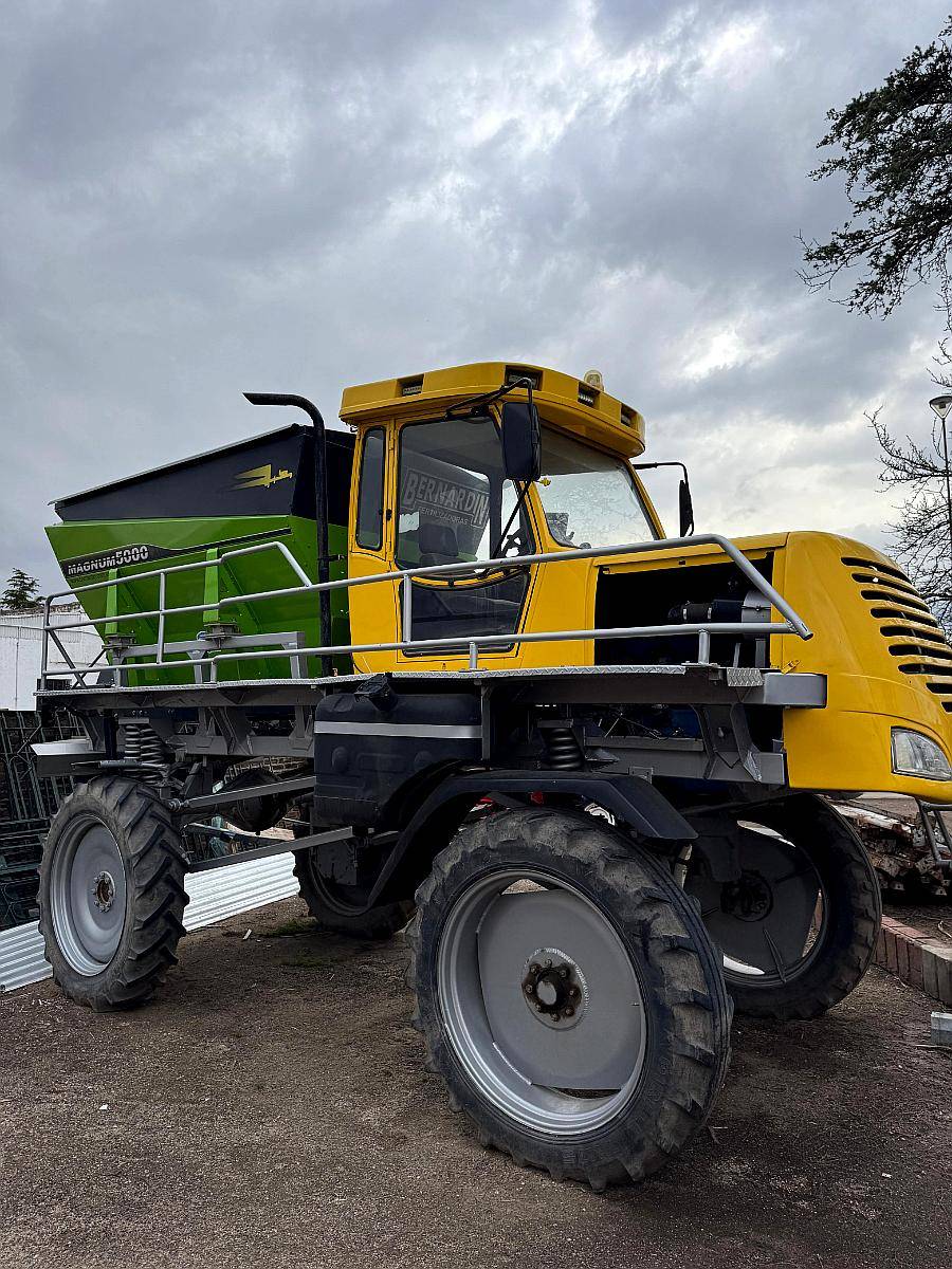 Fertilizadora 5000 Kg Autopropulsada Toia Bernardin