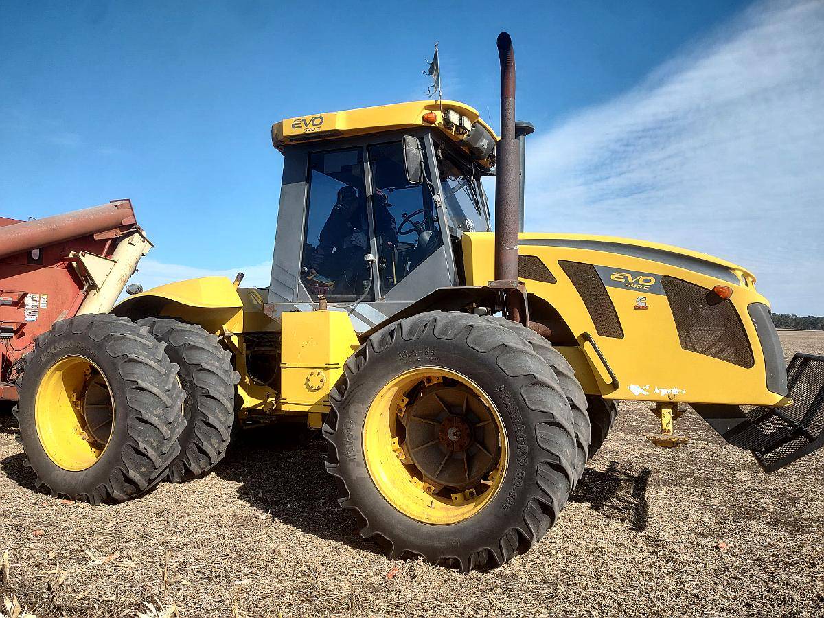 Tractor Pauny 540 C año 2012.