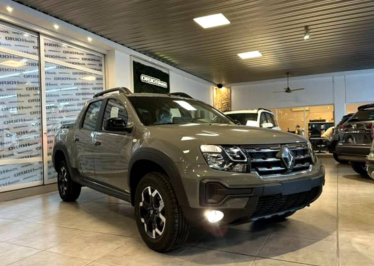 Oroch Iconic 1.3 TCE 163cv 2wd CVT 0km My2025, Gris Topo