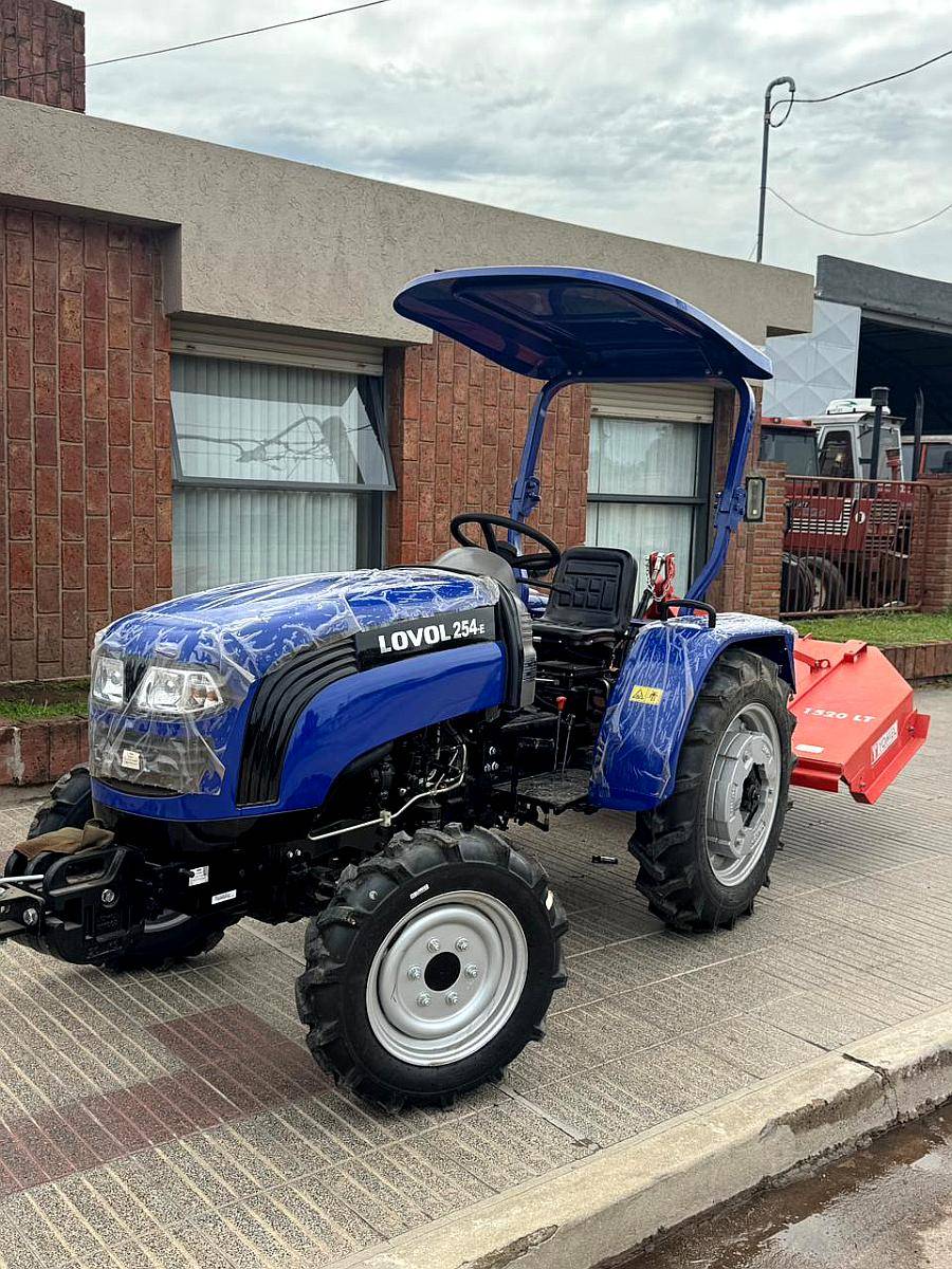 Tractor Lovol 25 HP - 4X4 - 3 Puntos - Salida Hidráulica.