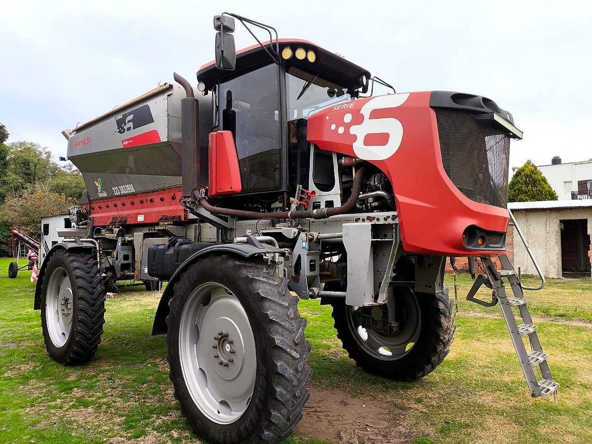 Fertilizadora Fertec 824 Serie 6 - Plantium, Piloto y Mapeo