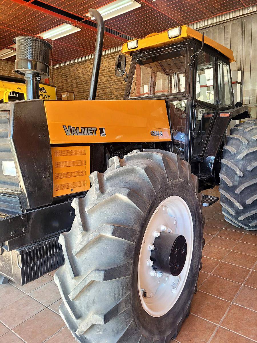 Tractor Valmet 1880s de 180hp año 1998 Paton al 80%