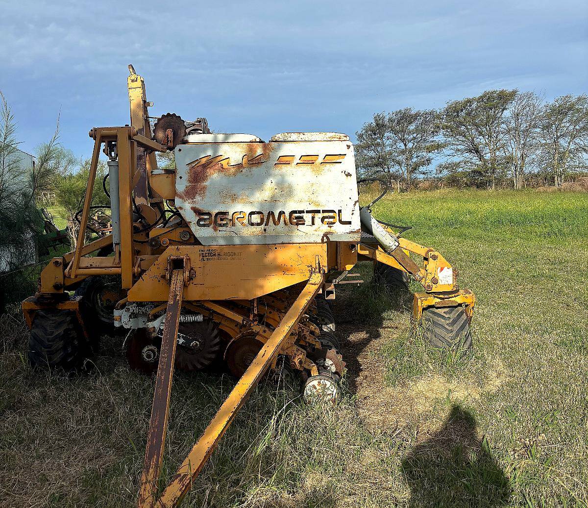 Sembradora Agrometal MX de 23 Lineas a 21cm