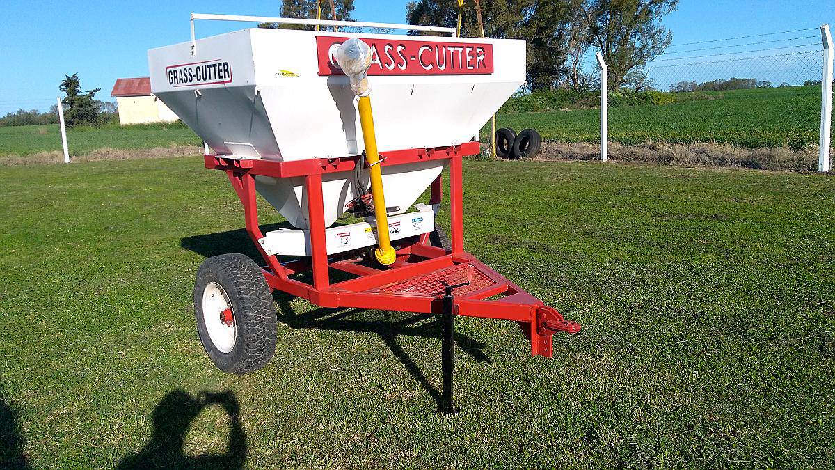 Fertilizadora de Arrastre Grass Cutter DE1500 LTA