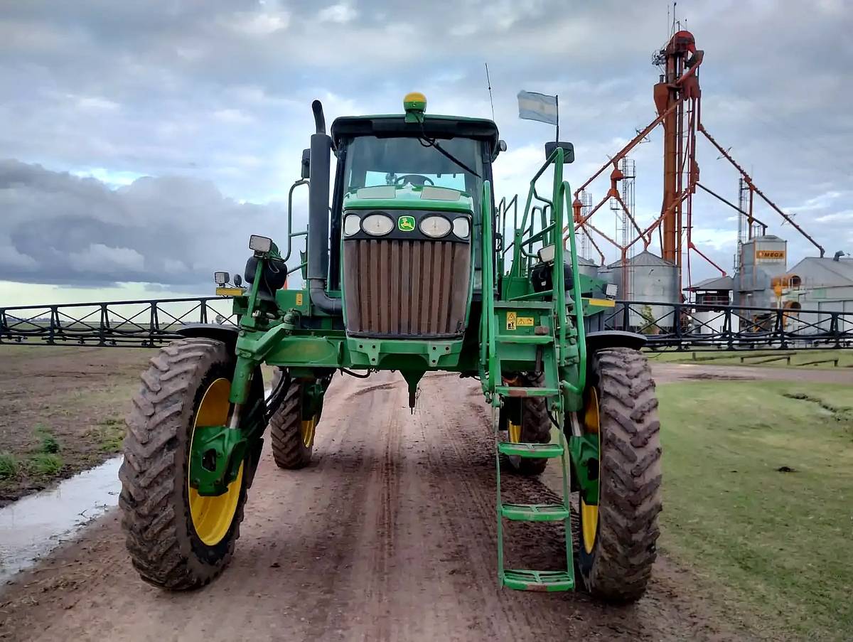 Pulverizadora John Deere 4730.