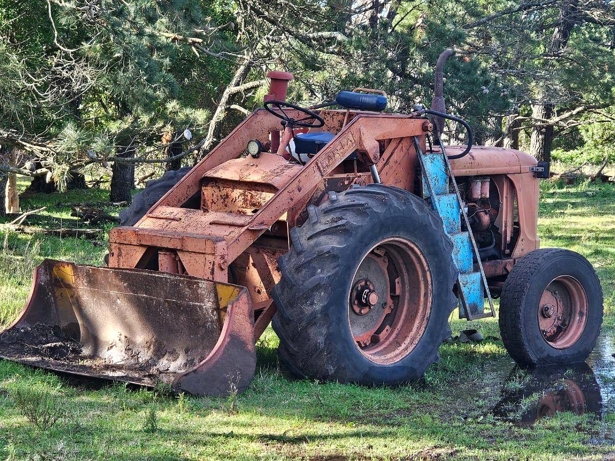 Tractor Fiat 780 con Pala