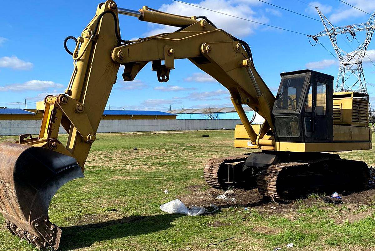 Excavadora Tortone 230 - Comando a Joystick. Cabina Cerrada