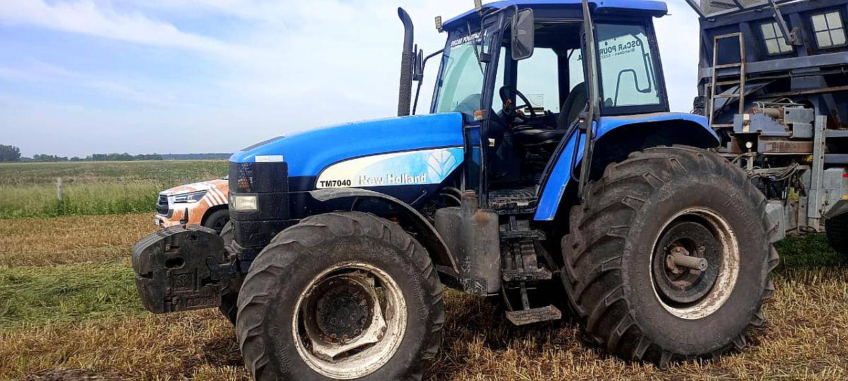 Tractor New Holland - TM 7040 - 2008 -180 HP Semi Powershift