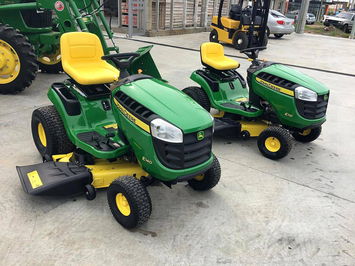 Vendo Tractor Corta Pasto John Deere. E110 y E140 Agroads