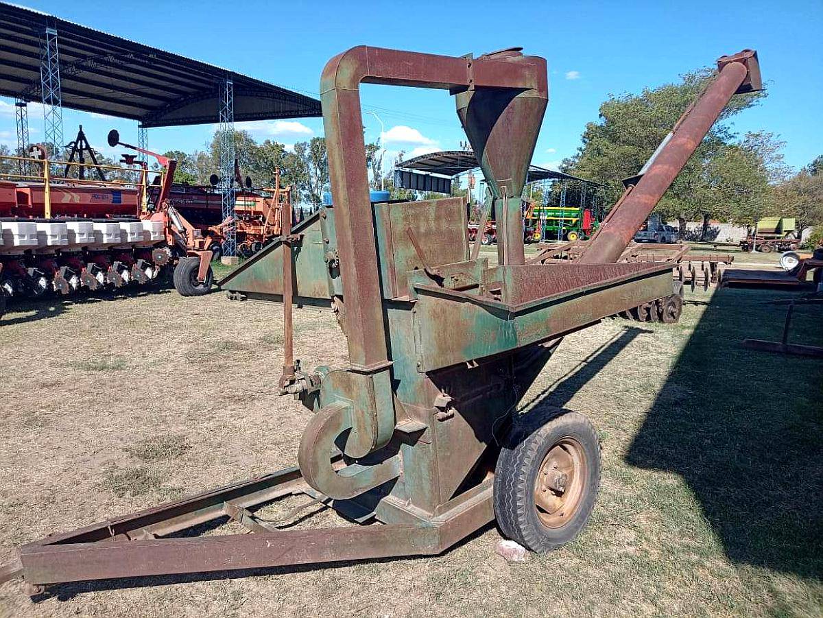 Moledora de Granos y Fardos Richiger Chimango Largo.