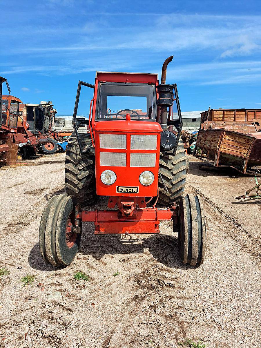 Tractor Fahr 86 con Cubiertas 23/1/30