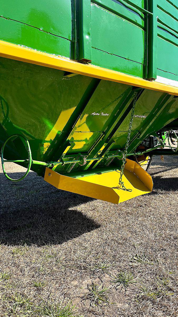 Tolva Semilleras y Fertilizante 30 TN Ayrton Trailers