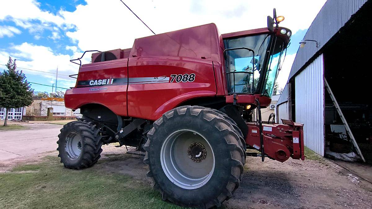 Cosechadora Case 7088/año 2011/4x4