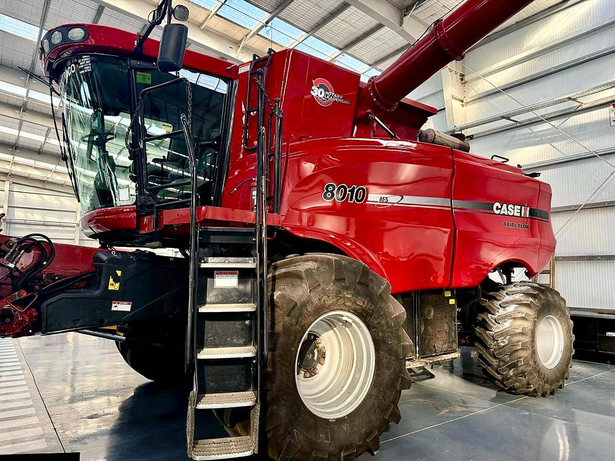 Case IH Axial Flow 8010 - año 2007.