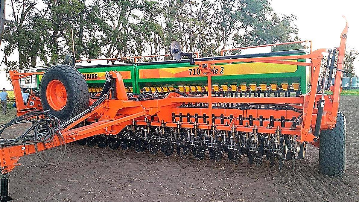 Semabradora Dumaire 710/910 Grano Fino/soja Chorrillo