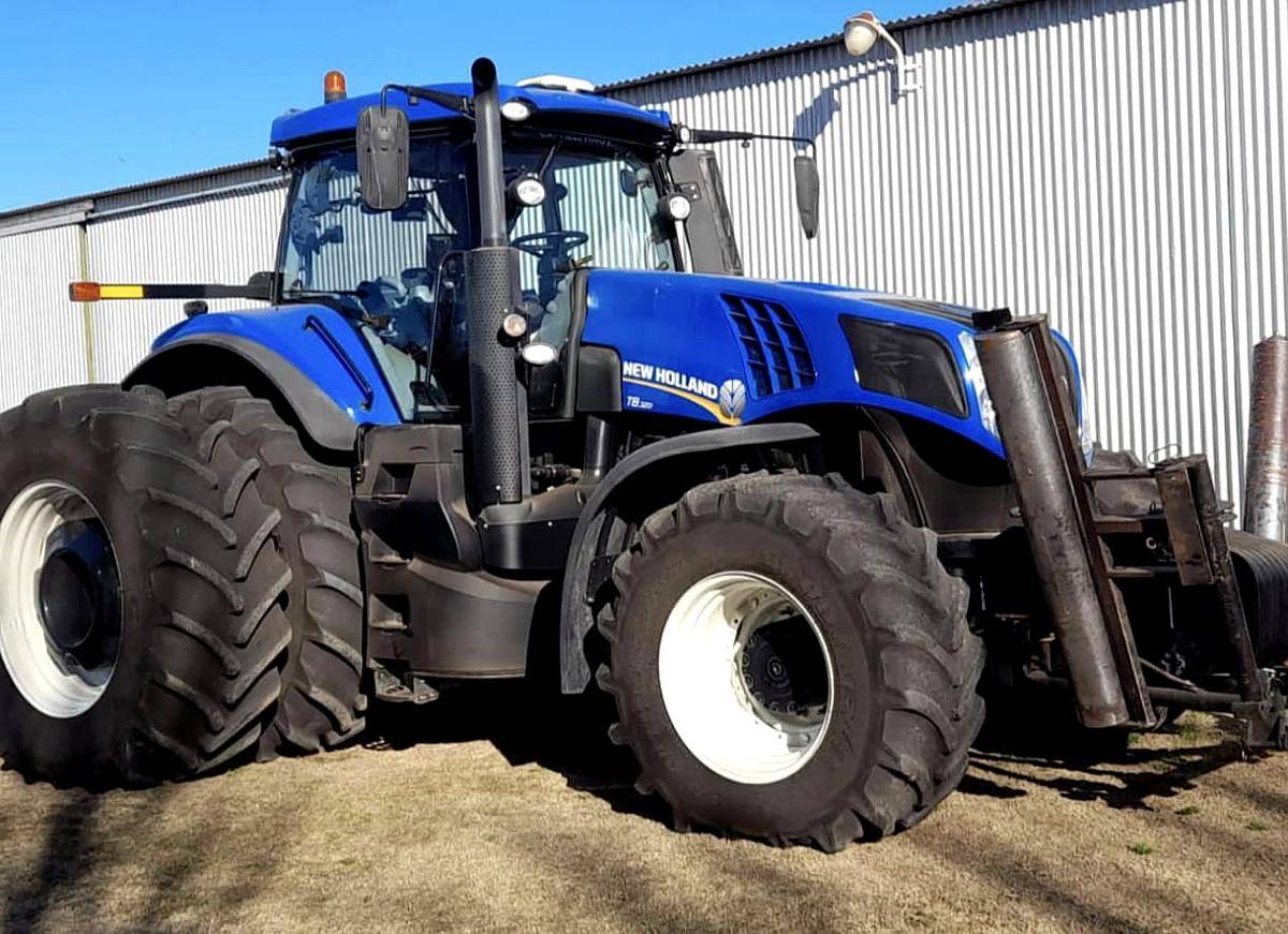 New Holland T8. 320, con Duales con Piloto