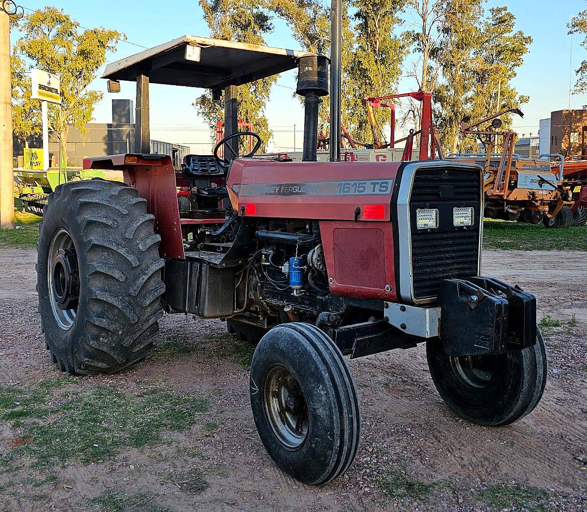 Tractor Massey Ferguson 1615 TS 1998 con 23-1x30