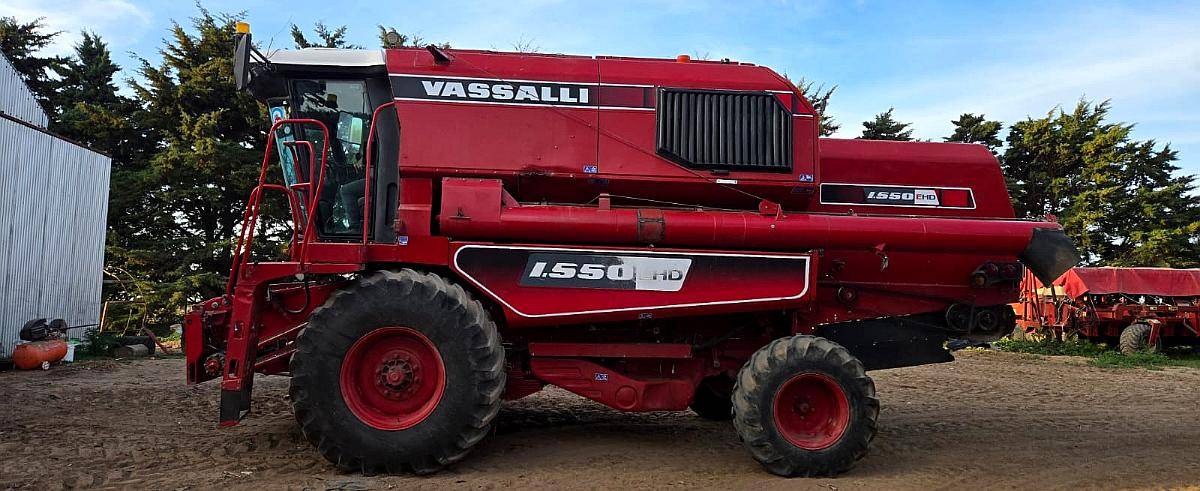 Cosechadora Vasalli 1550 Cummins 284 HP