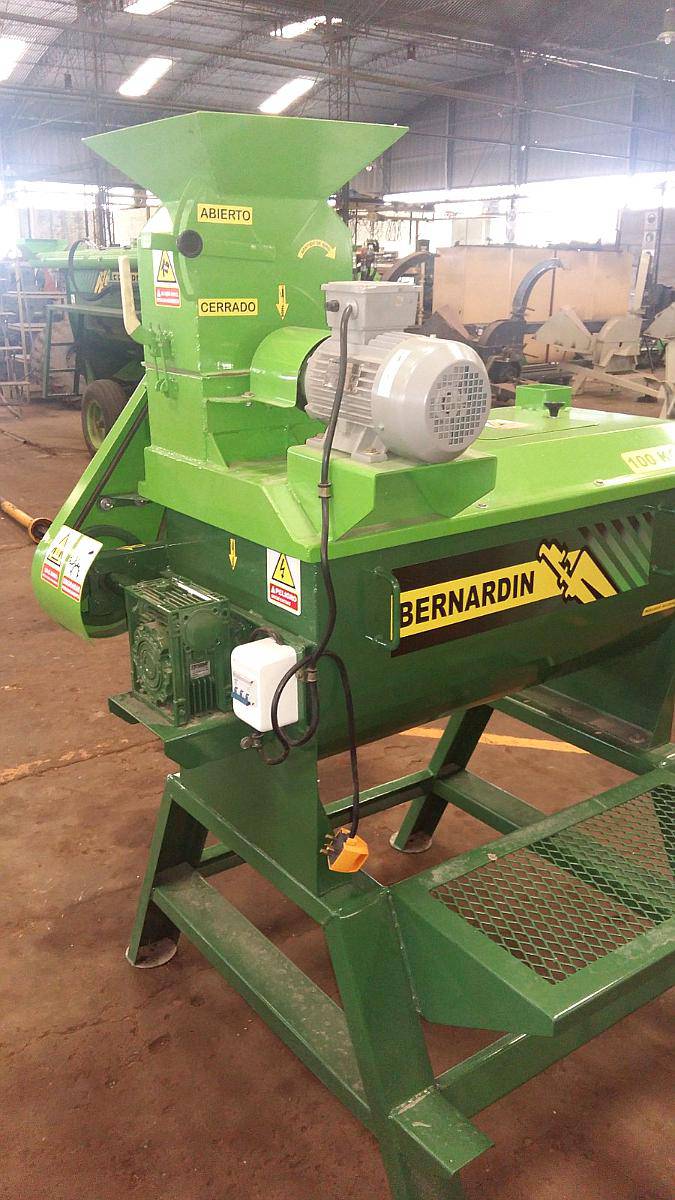 Mini Moledora y Mezcladora de Alimento 100kg Bernardin