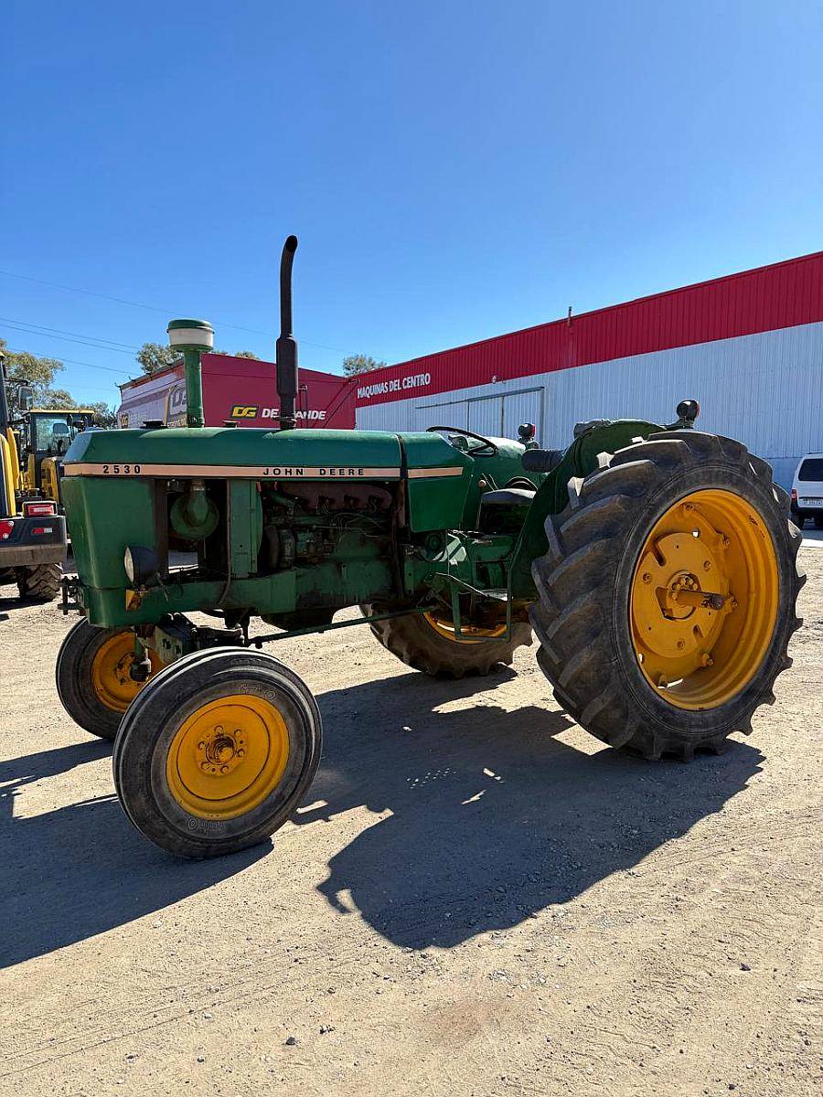 Tractor John Deere 2530 - 4X2 - sin Cabina