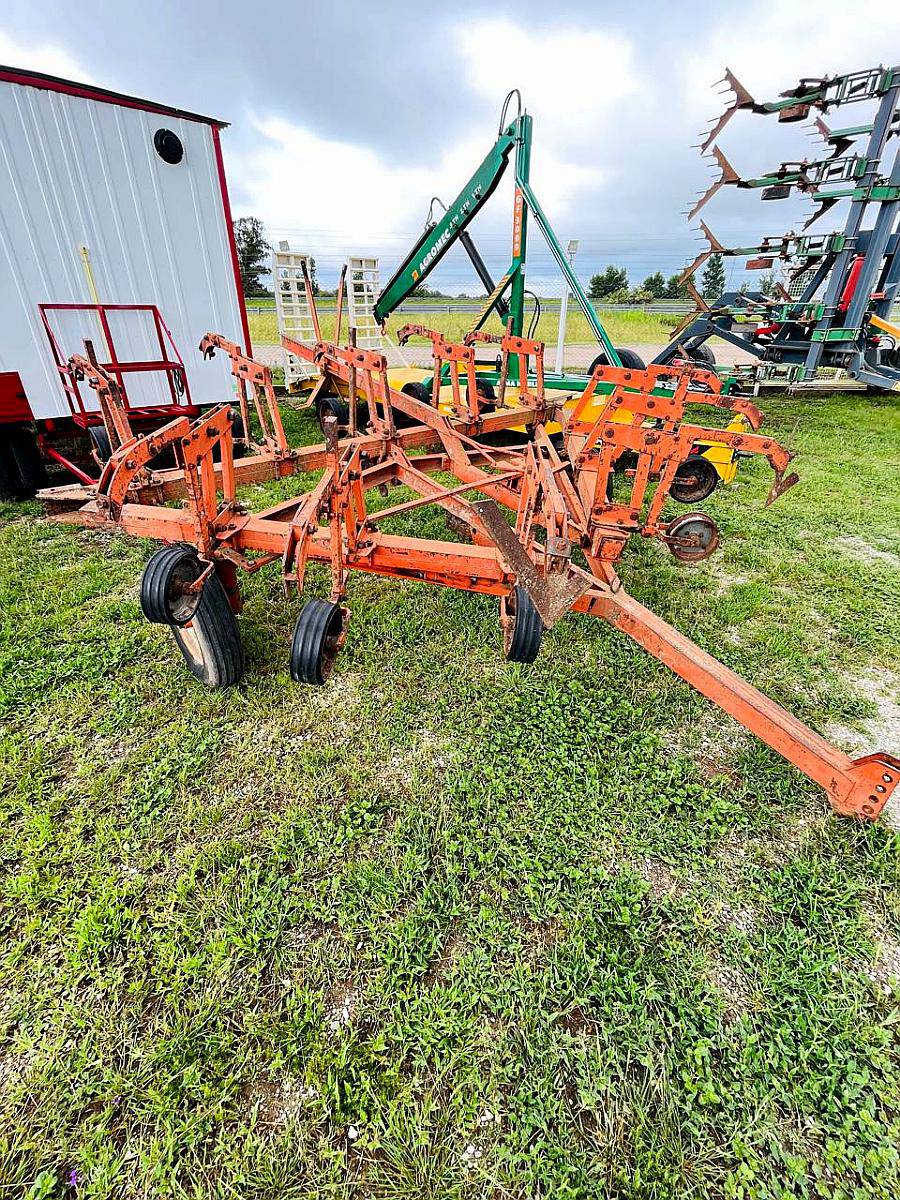 Carpidor de 11 Rejas a 70 cm con Alas Manuales.