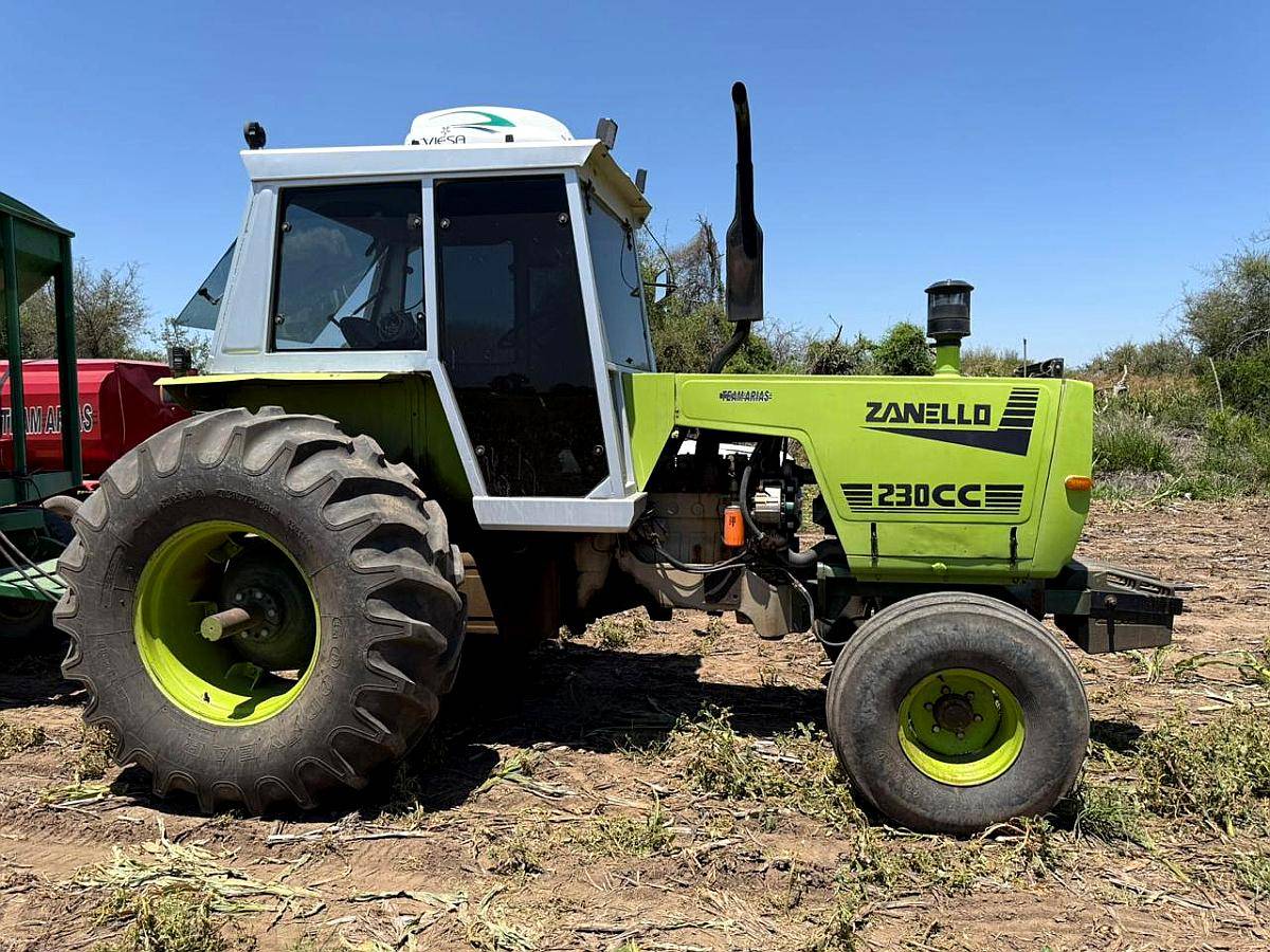 Tractor Zanello 230 CC, año 1994, Cubiertas Traseras Semi NU