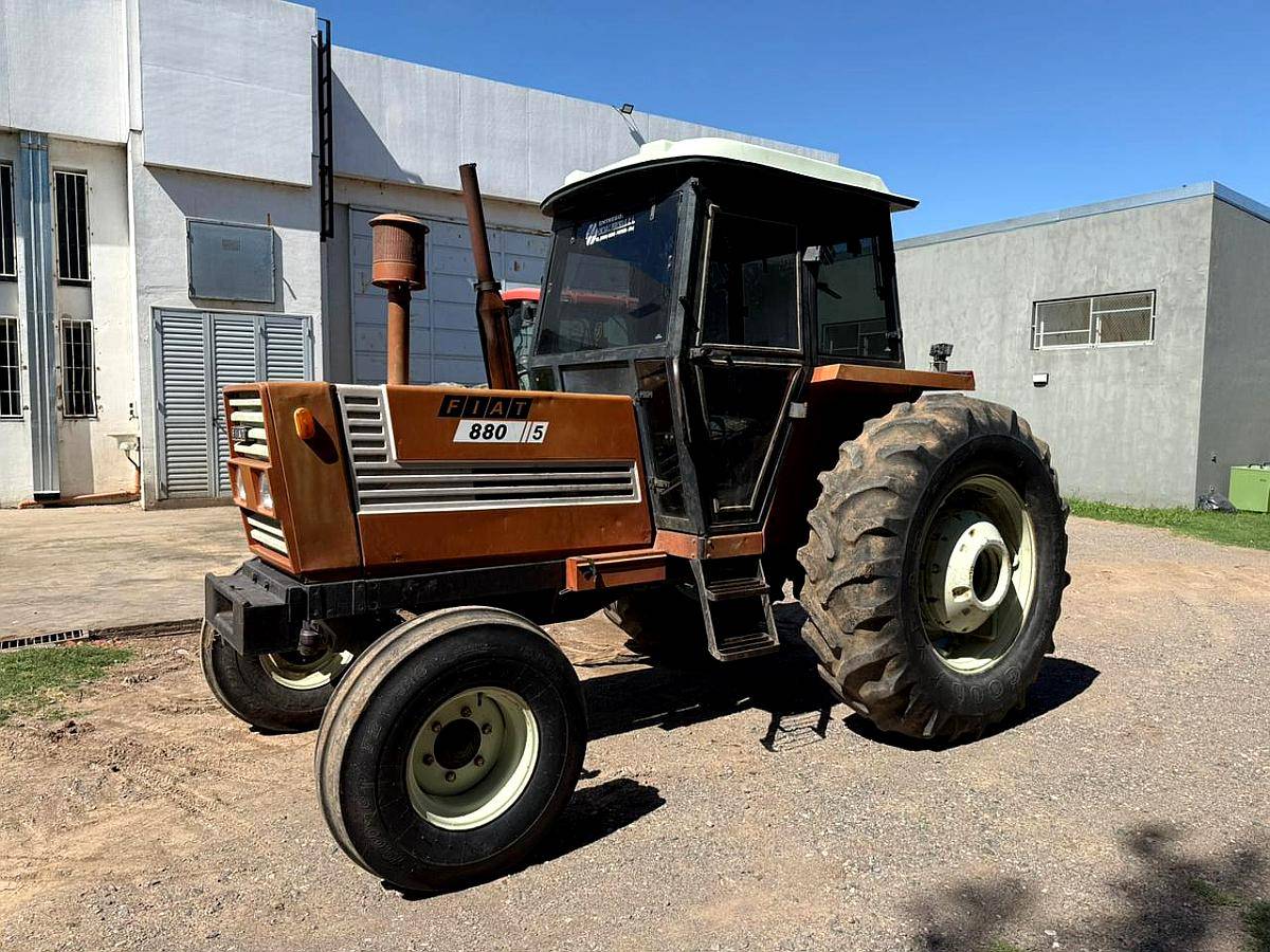 Tractor Fiat 880/5 con Cabina