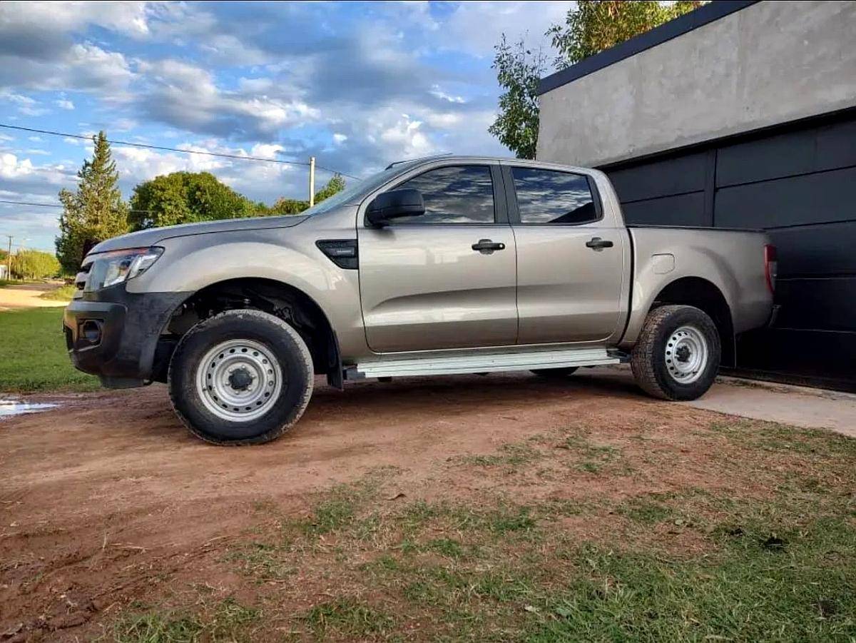 Camioneta Ford Ranger - Usada año 2013