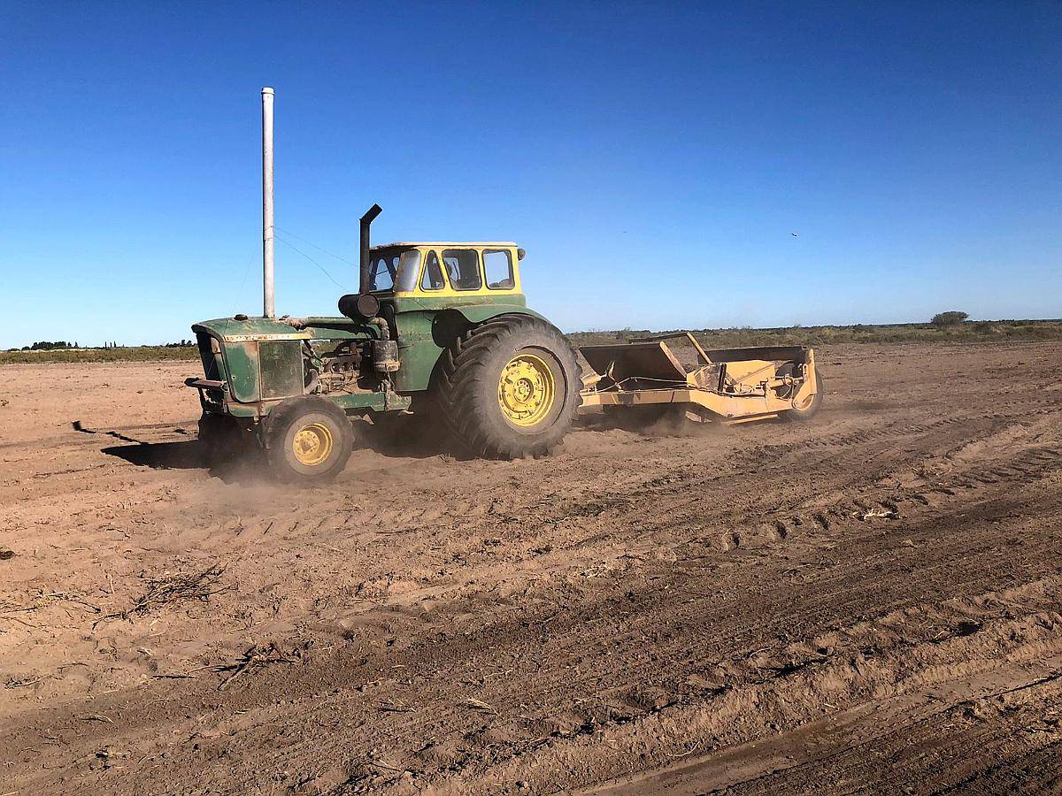 Tractor John Deere 5020, con Pala Cañomat 4M3