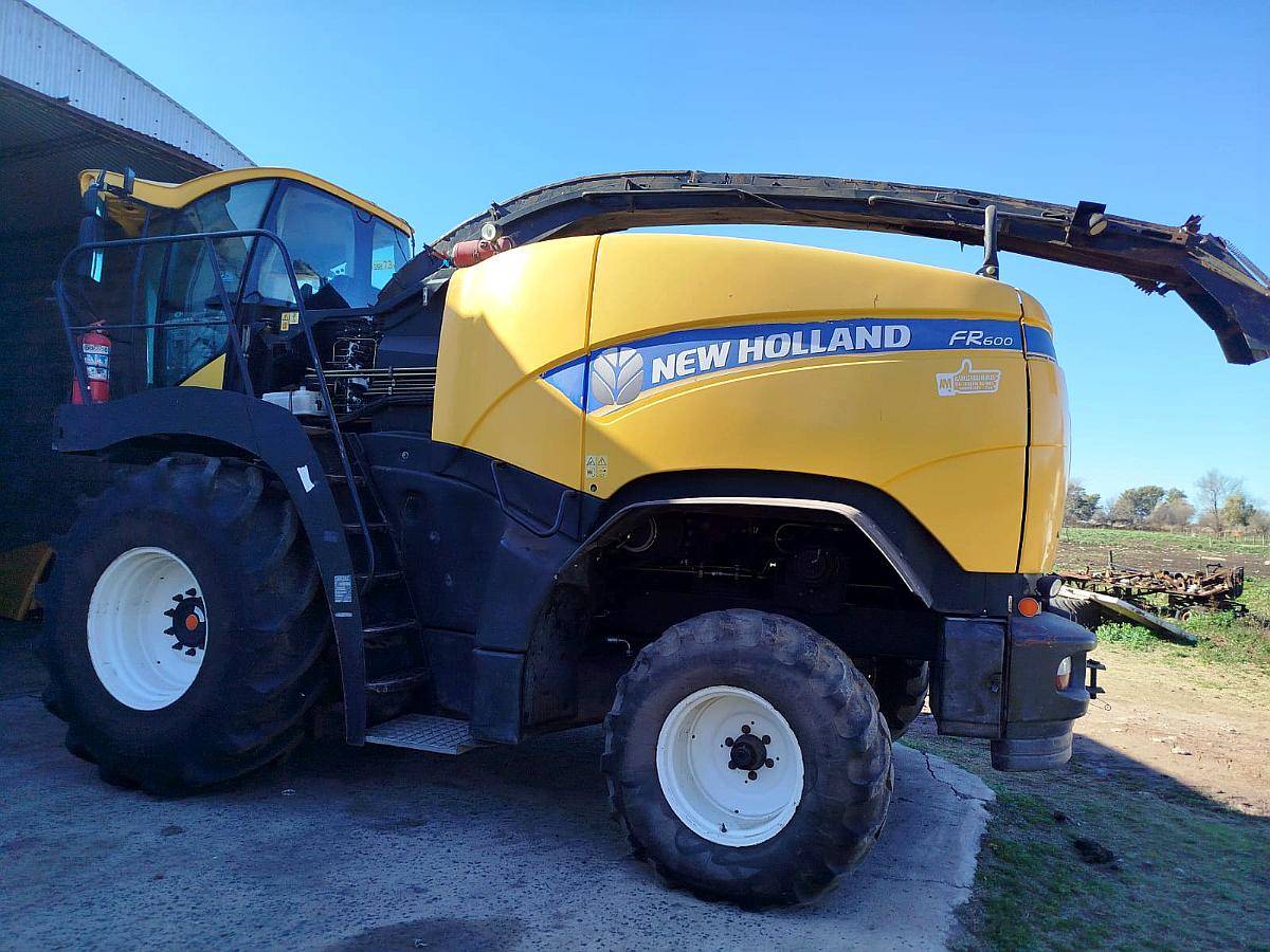 Picadora New Holland FR 600 C/ Cabezal 600 Bfi, año 2014