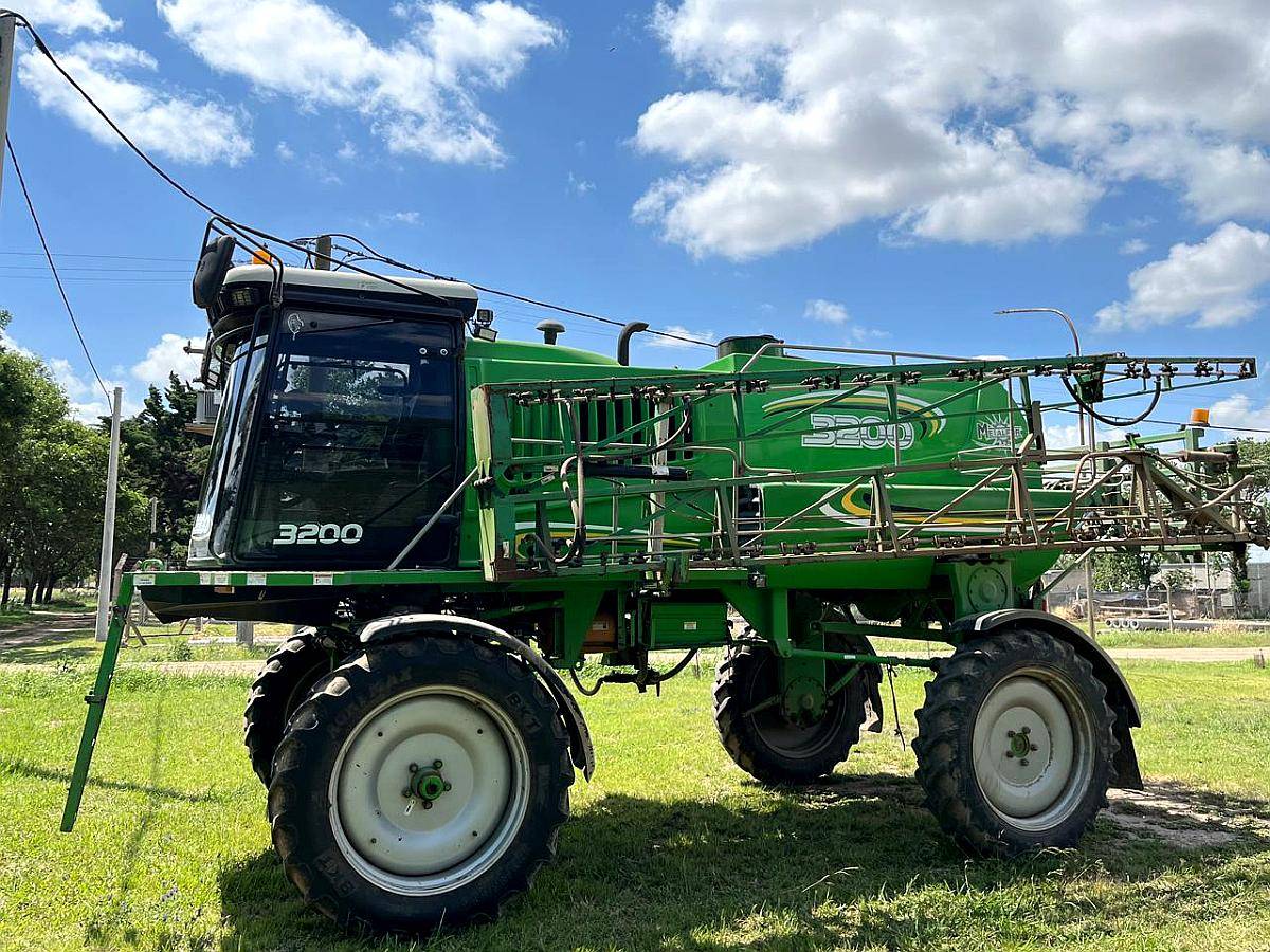 Pulverizador Metalfor 3200, año 2006, 6830 Hs de Motor,