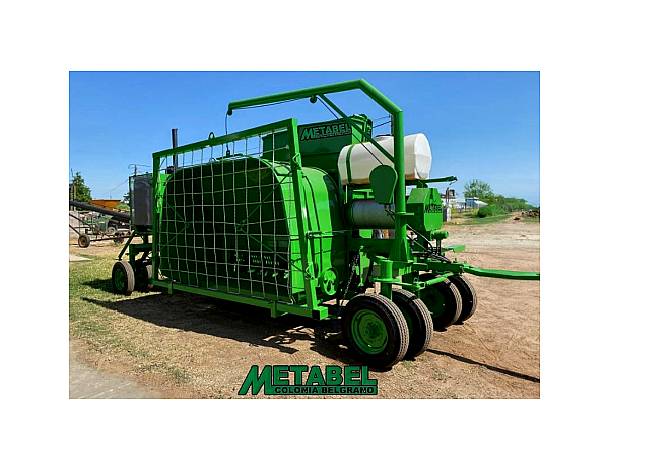 Embutidora de Forraje P/descarga Volcador / Motor 180 HP