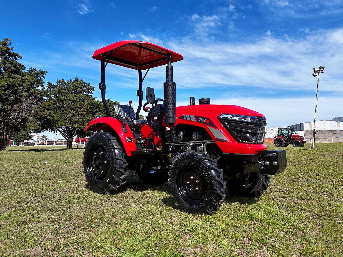 Tractor Traxor TE504 50 HP 4X4 Techo , 3 Puntos