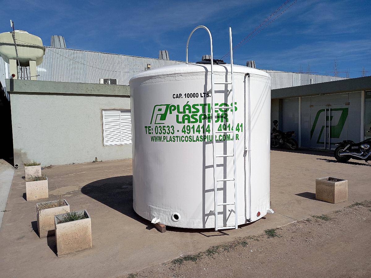 Cisternas 10.000 Litros en P.r.f.v. Plasticos Laspiur SRL
